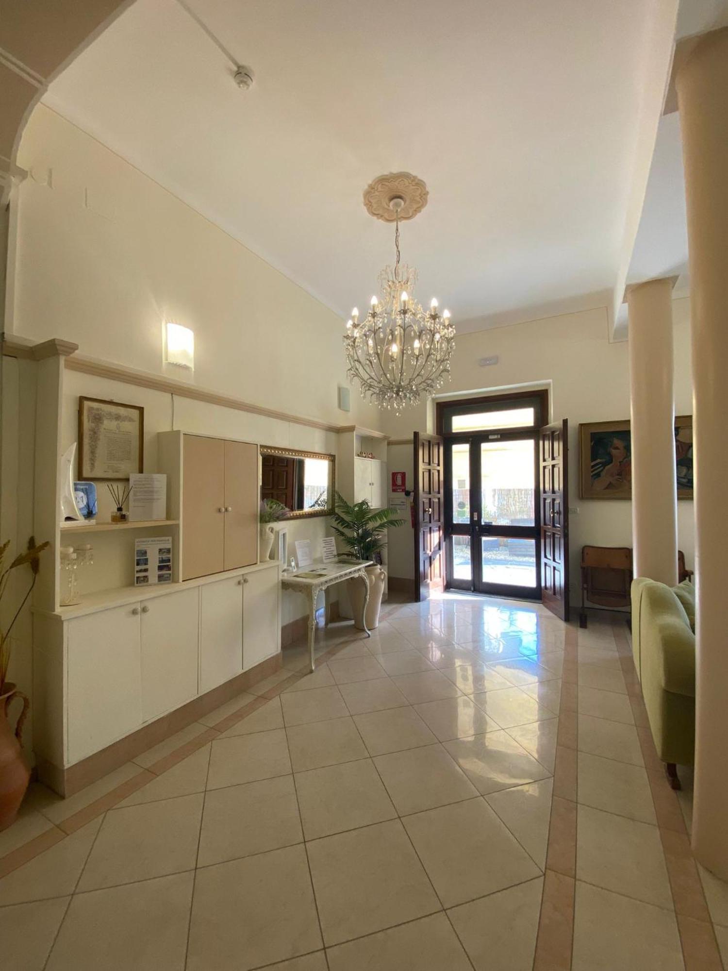 Hotel Virginia Marina di Massa Exterior foto